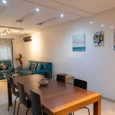 Two Bed Luxury Appt With Air Conditioning Parking And Pool